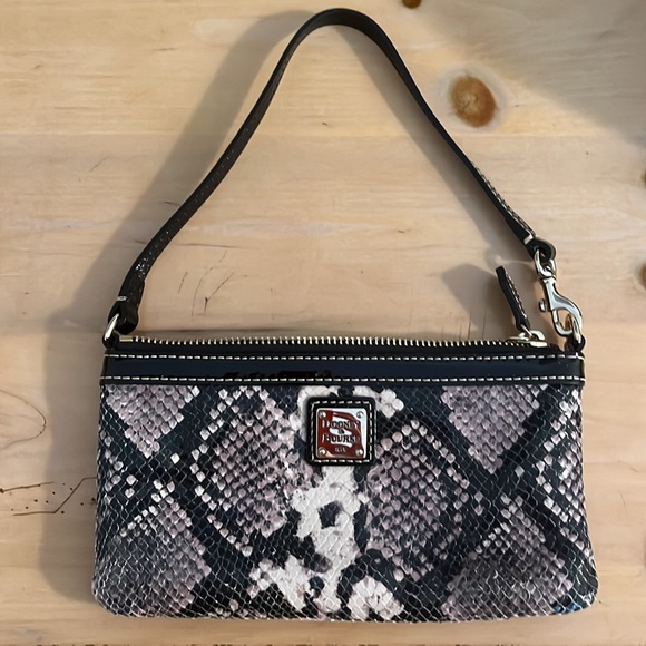 Dooney & Bourke Black Patent Leather & Snakeskin Wristlet. New without tags - Picture 7 of 9